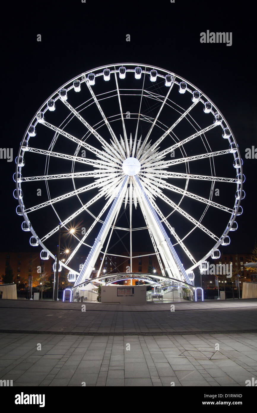 Liverpool-Riesenrad in der Nacht Stockfoto