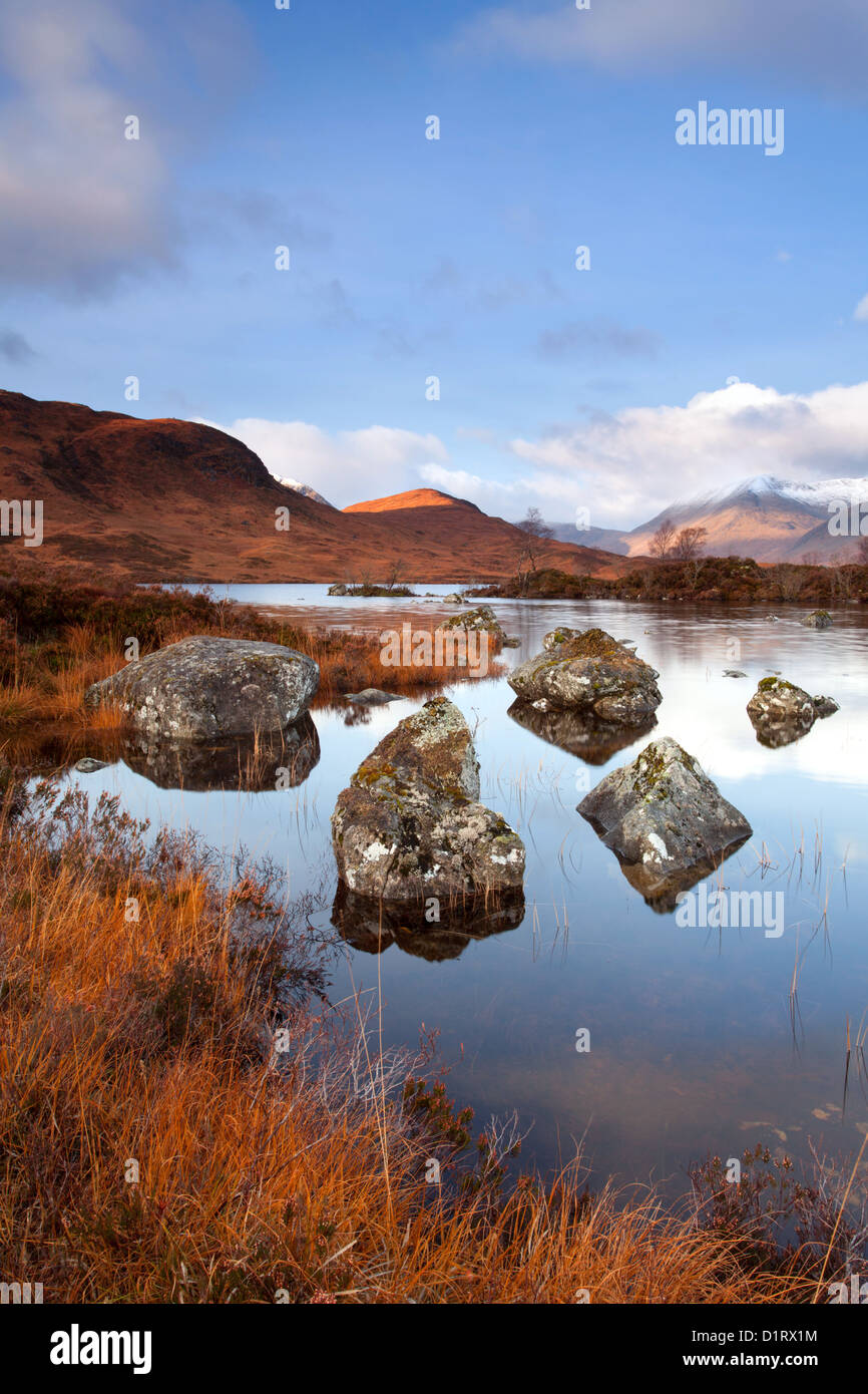 Loch Na H' Achlaise und der schwarze Berg Schottlands Stockfoto