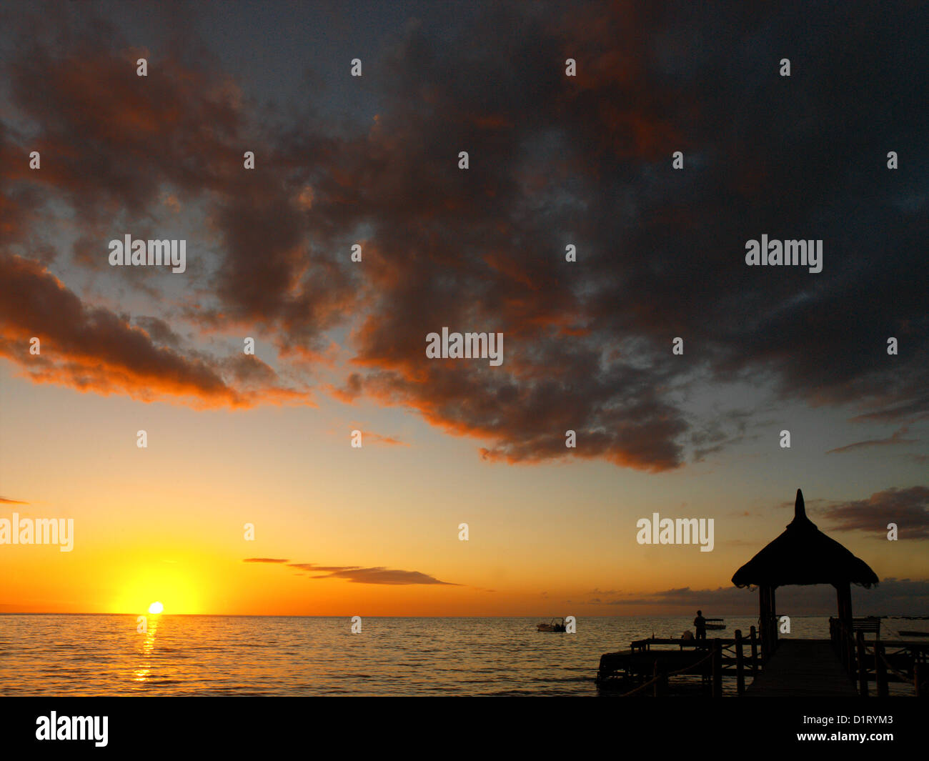 Maritim Hotel Balaclava Mauritius Jetty und Boote mit Sonnenuntergang Stockfoto
