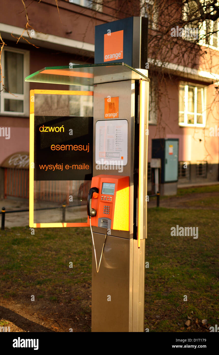 Telefonzelle (in Polen, Warschau) so tätigen Sie einen Anruf, E-mail oder SMS-Nachricht senden Stockfoto