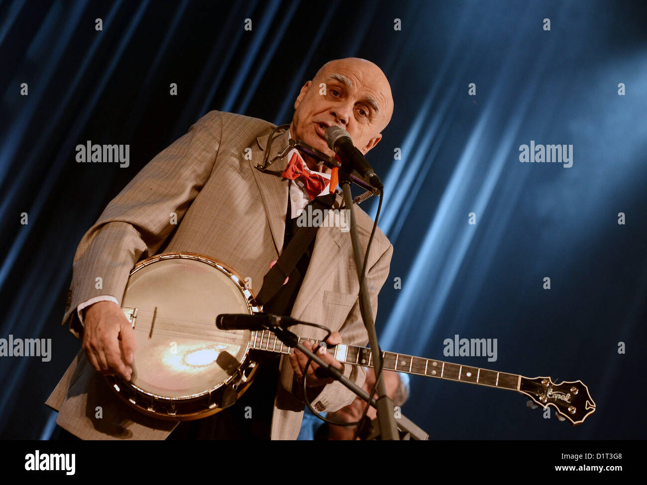 Tschechische Sanger Ivan Mladek Feiert Seinen 70 Geburtstag Bei Dem Konzert Mit Banjo Band In Prag Tschechische Republik 4 Januar 2013 Ctk Foto Katerina Sulova Stockfotografie Alamy