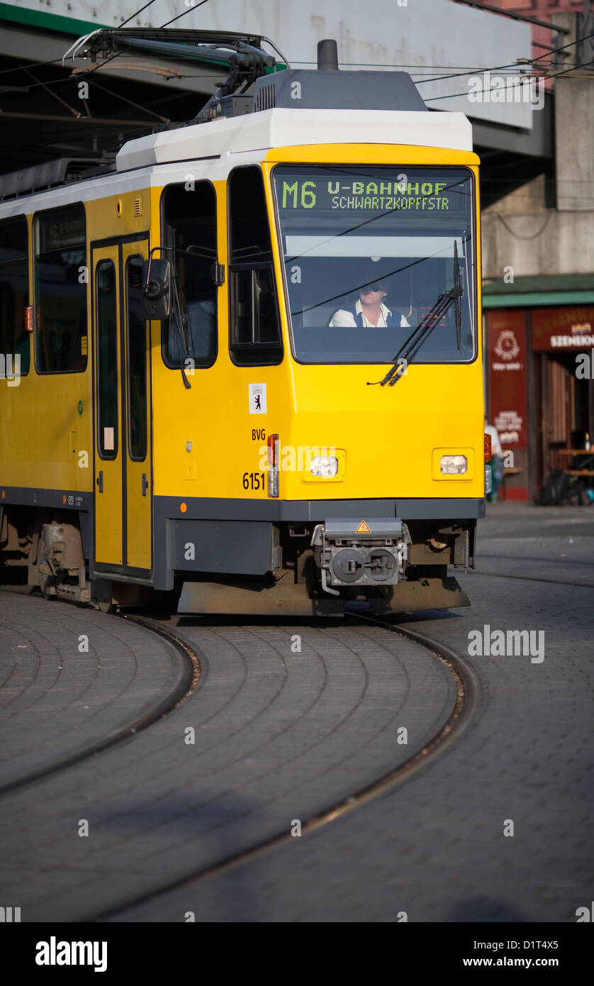 Berlin, Deutschland, Straßenbahn am Berliner Alexanderplatz Stockfoto