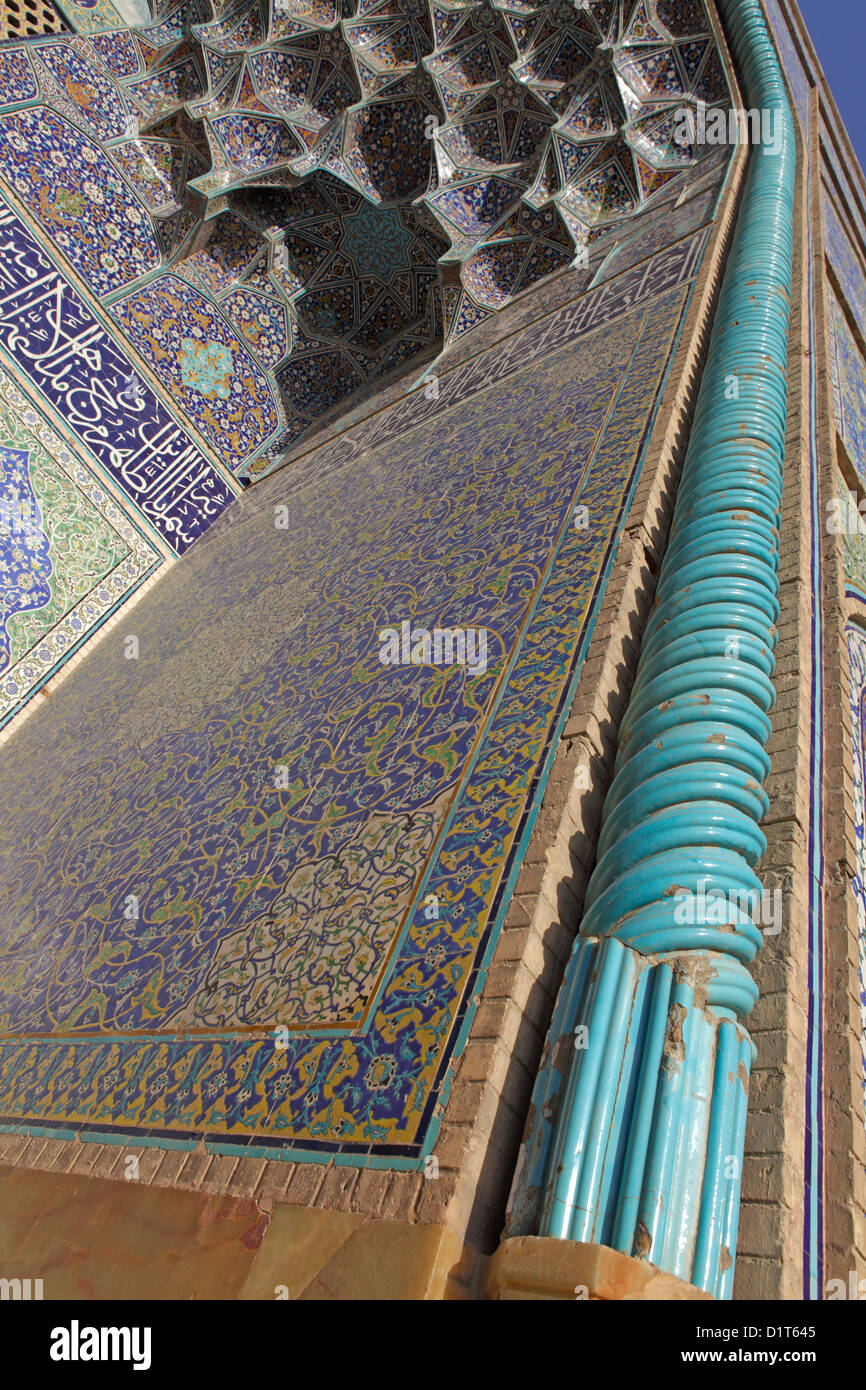Dekorationen in Masdsched-e Sheikh Lotfollah Moschee, Isfahan, Iran Stockfoto