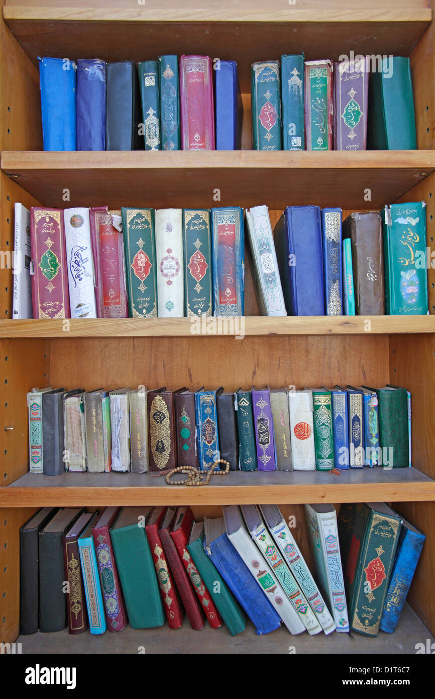 Bibliothek mit Koran-Bücher in einer Moschee, Iran Stockfoto