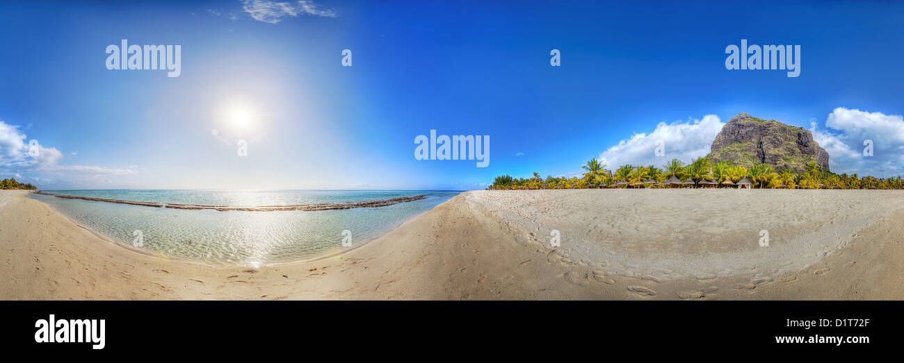 Panorama-Blick auf einen schönen Strand in Mauritius Stockfoto