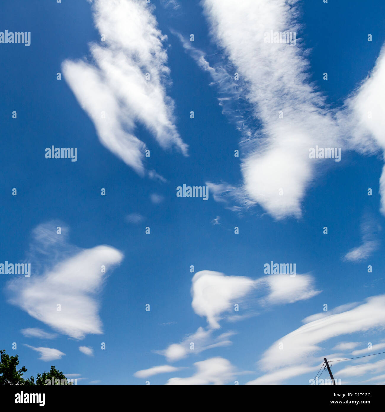 Ungewöhnliche Formationen von Cirrus Himmel Wolkenformationen Stockfoto