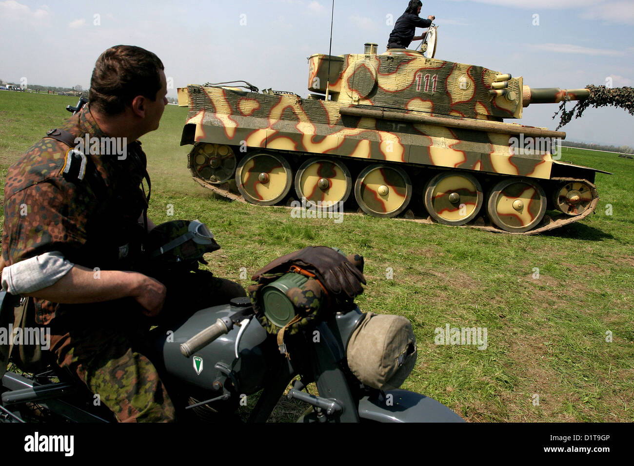 Rekonstruktion der Schlacht des Zweiten Weltkriegs, der Befreiung von Ostrava, Flugplatz Mosnov, Tschechische Republik, Nachstellung der nachstellung des 2. weltkrieges Stockfoto