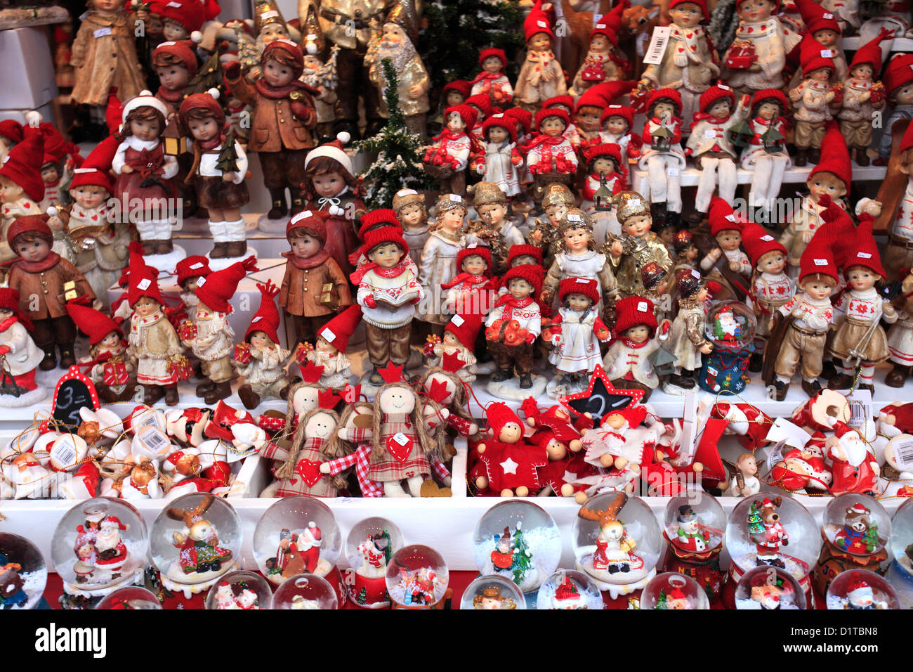 Ware und Stände auf den Weihnachtsmärkten in Köln City, North Rhine-Westphalia, Deutschland, Europa Stockfoto