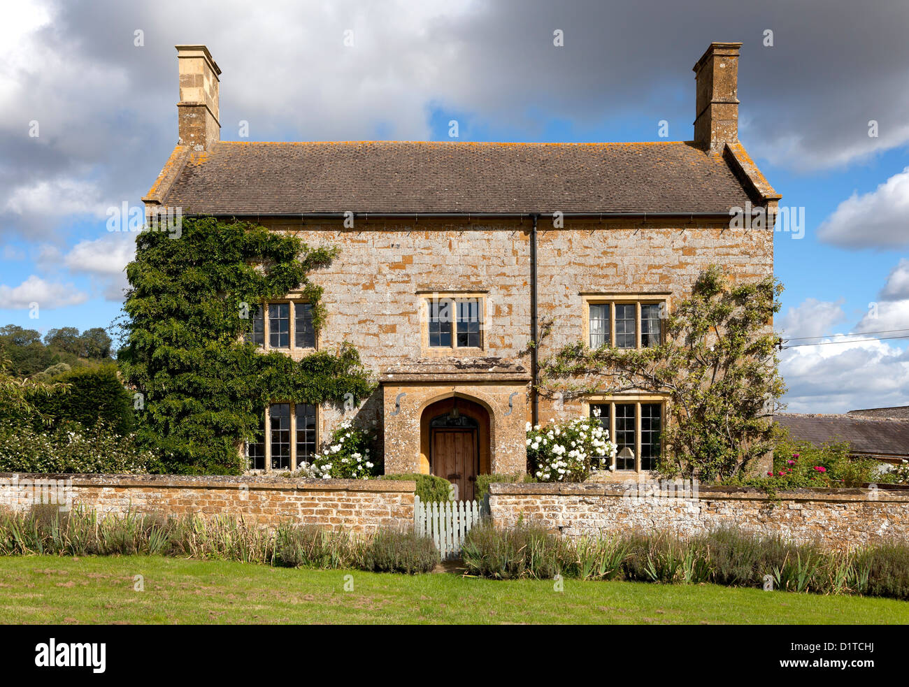 Englisches Landhaus, Warwickshire. Stockfoto