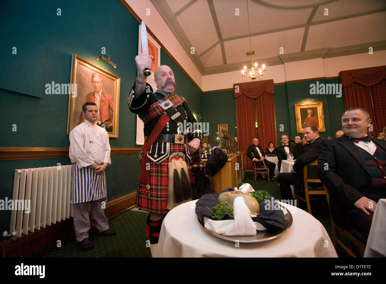 Adressierung der Haggis in einer traditionellen Burns Night Supper Stockfoto