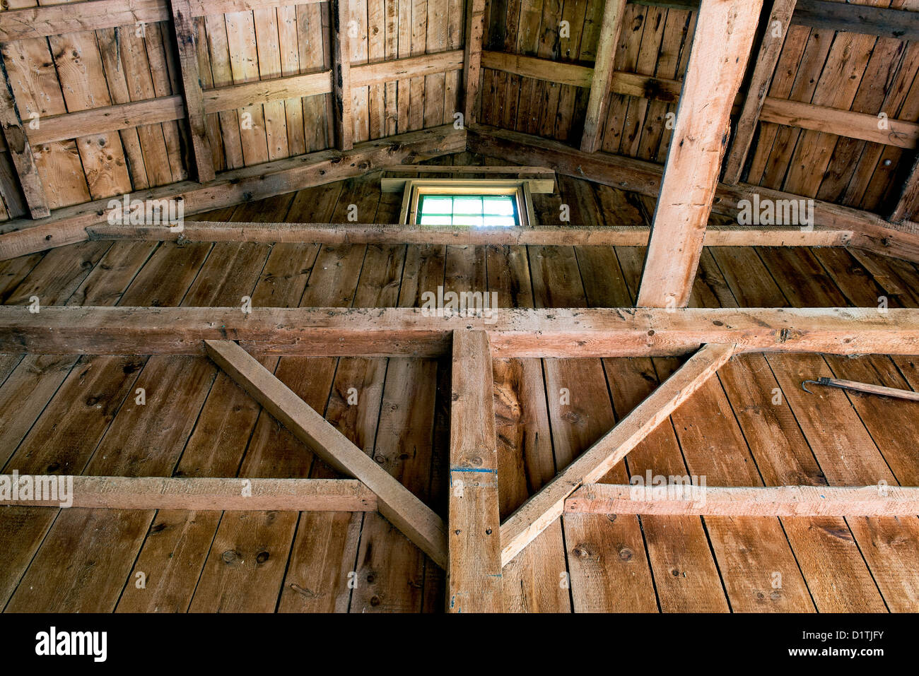 Innenraum einer Scheune. Stockfoto