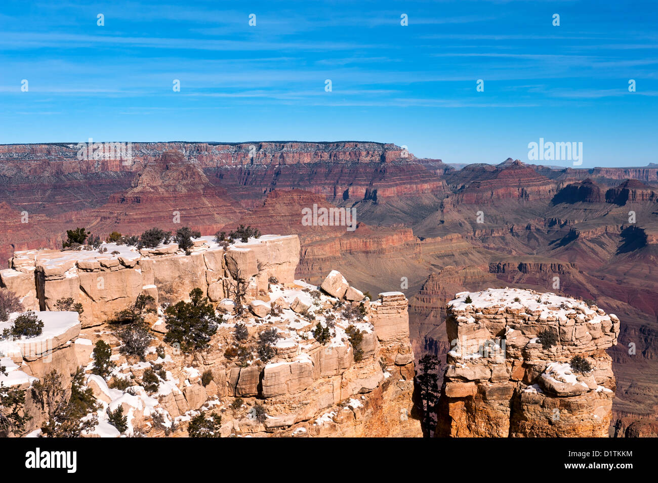 Ein riesigen Felsvorsprung schneebedeckt im Grand Canyon in Arizona Stockfoto