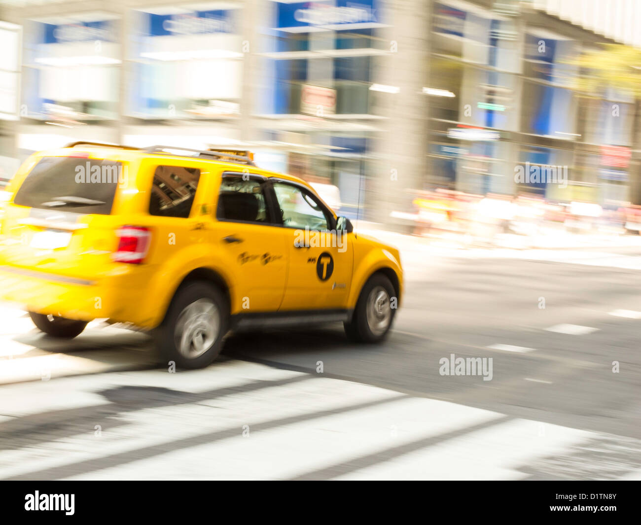 New York City Yellow Taxi mit dem neuen 'Brief T'-logo Stockfoto