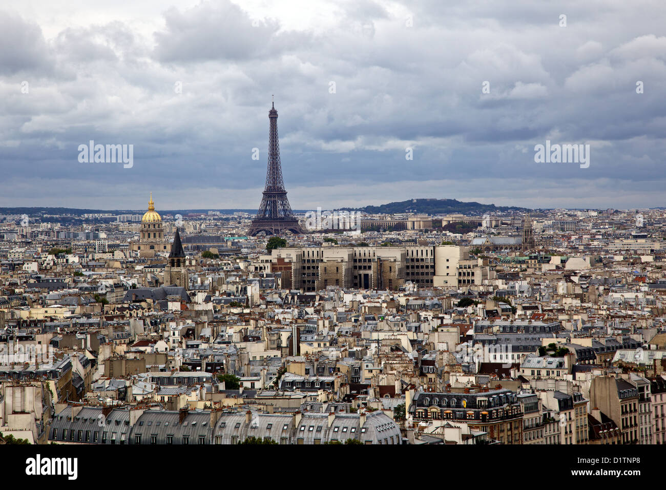Blick auf Paris die Stadt zeigt den Eiffelturm vom Dach der Kathedrale Notre-Dame in Paris, Ile De La Cite, Frankreich Stockfoto