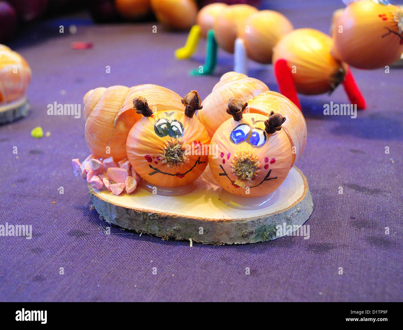 Aus Zwiebeln machten Schnecke Figur auf die Zwiebel-Jahrmarkt 2012 in der Schweizer Hauptstadt Bern, Schweiz. Stockfoto