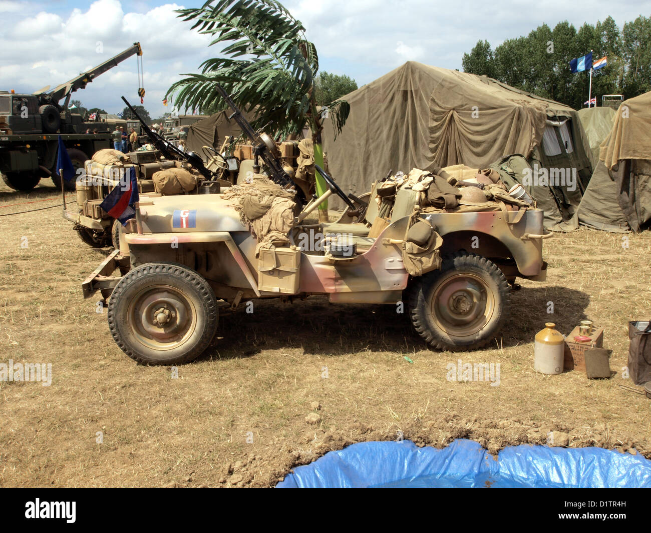 Krieg und Frieden-Show... Willys MB oder Ford GPW in Desert camo Stockfoto