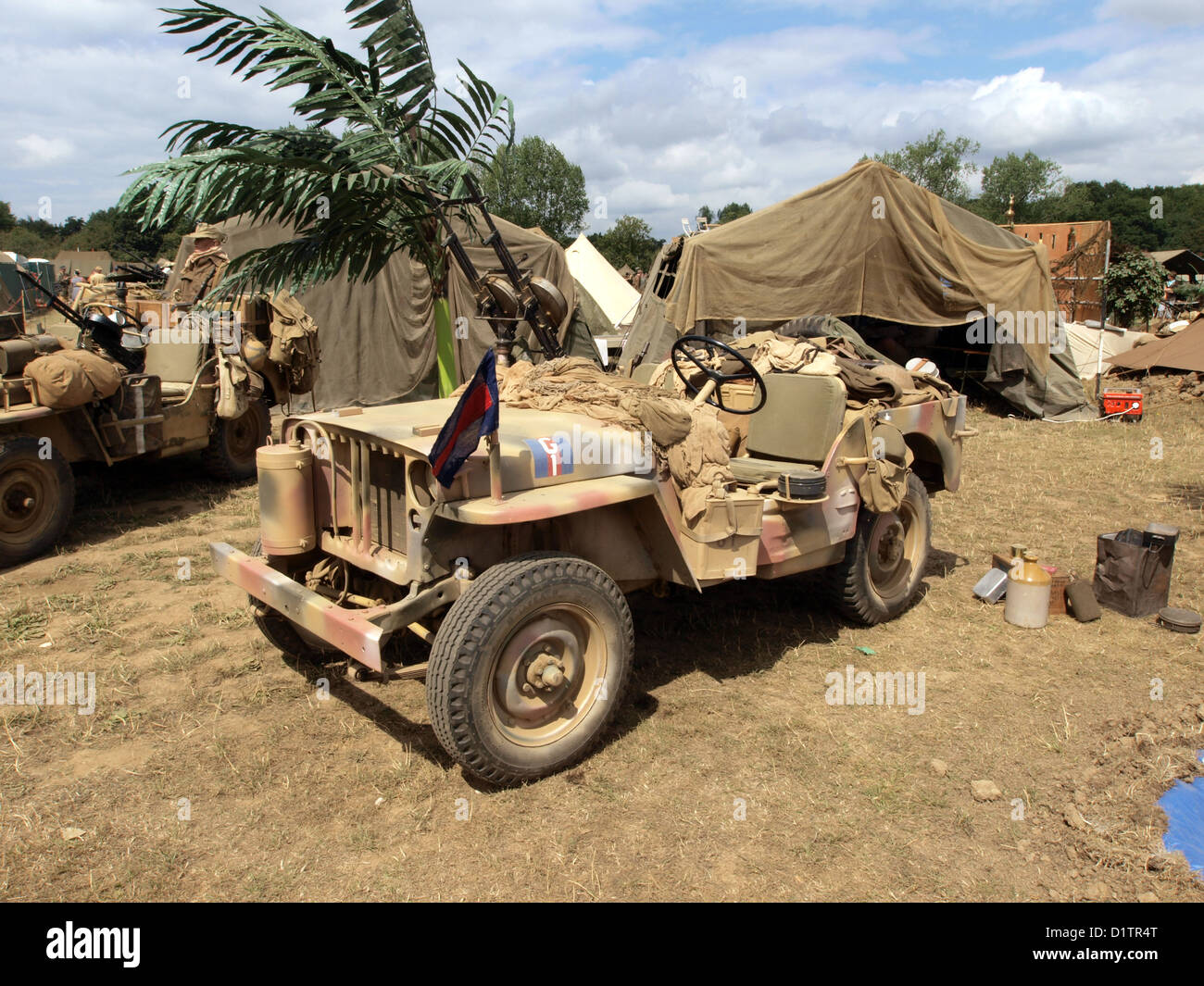 Krieg und Frieden-Show... Willys MB oder Ford GPW in Desert camo Stockfoto
