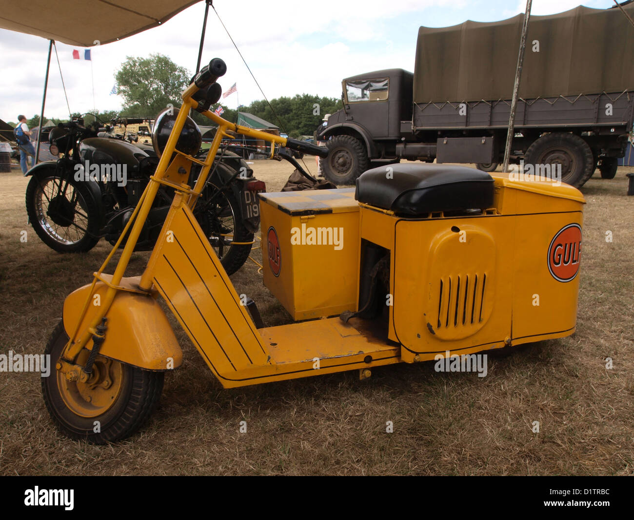 Krieg und Frieden-Show... Golf Cushman 34 mit Beiwagen Stockfoto