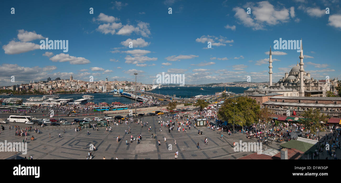 Panoramablick von Eminönü Platz, Galata-Brücke, Galata-Turm und neue Moschee, Istanbul, Türkei Stockfoto