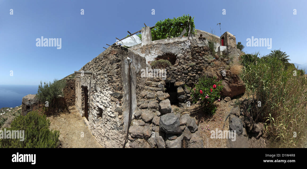 Alicudi, Italien, gebaut aus Lava-Stein-Haus Stockfoto