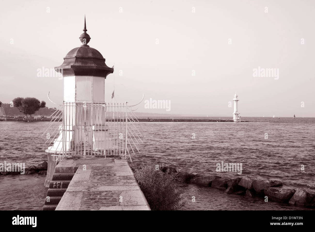 Pier am See, Genf, Schweiz, Europa in Schwarzweiß und Sepia-Farbton Stockfoto
