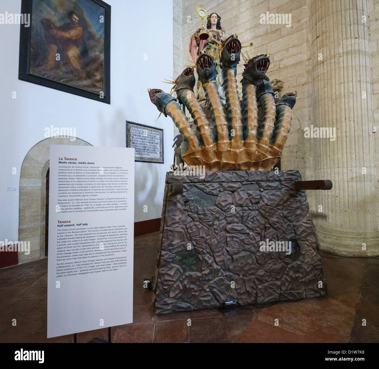 Spanien, Andalusien - Antequera. Stiftskirche. La Tarasca, Prozessionsweg Statue halb Frau halb vielköpfigen Hydra Schlange. Stockfoto