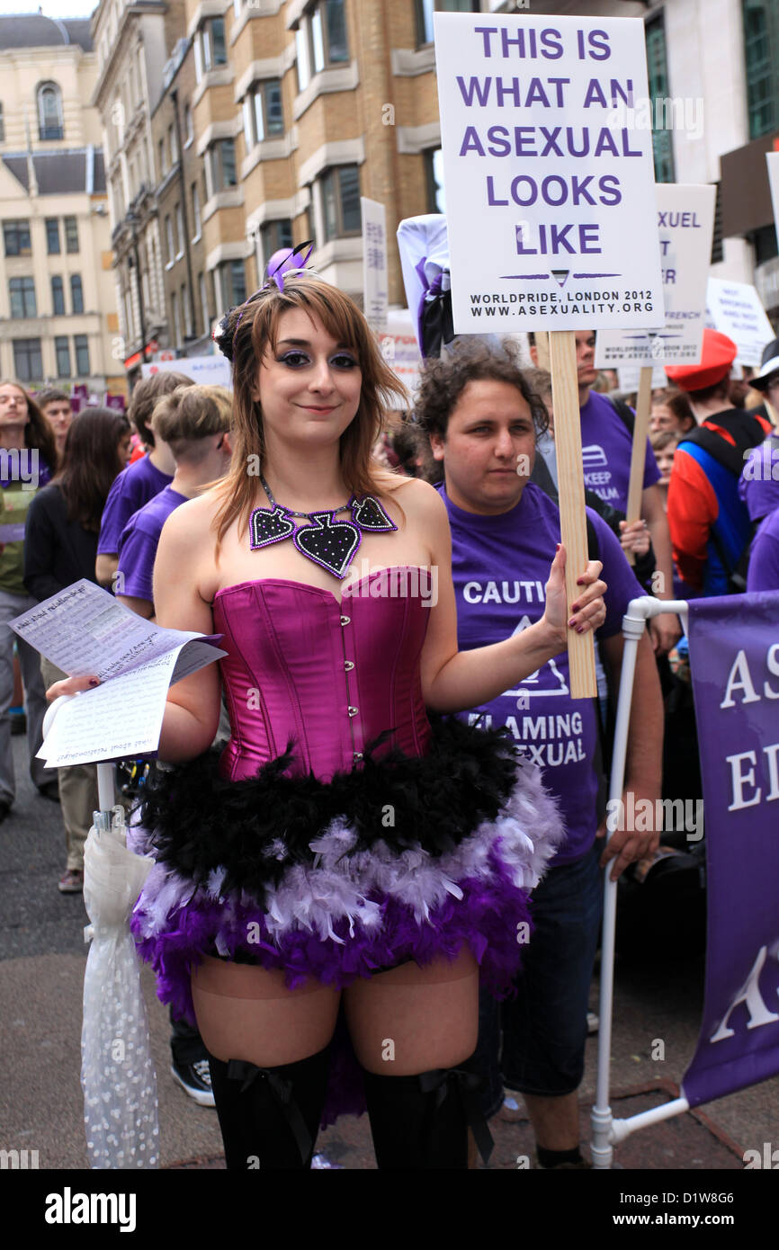 Eine kleine Gruppe von Asexuals trat London Pride parade Stockfoto