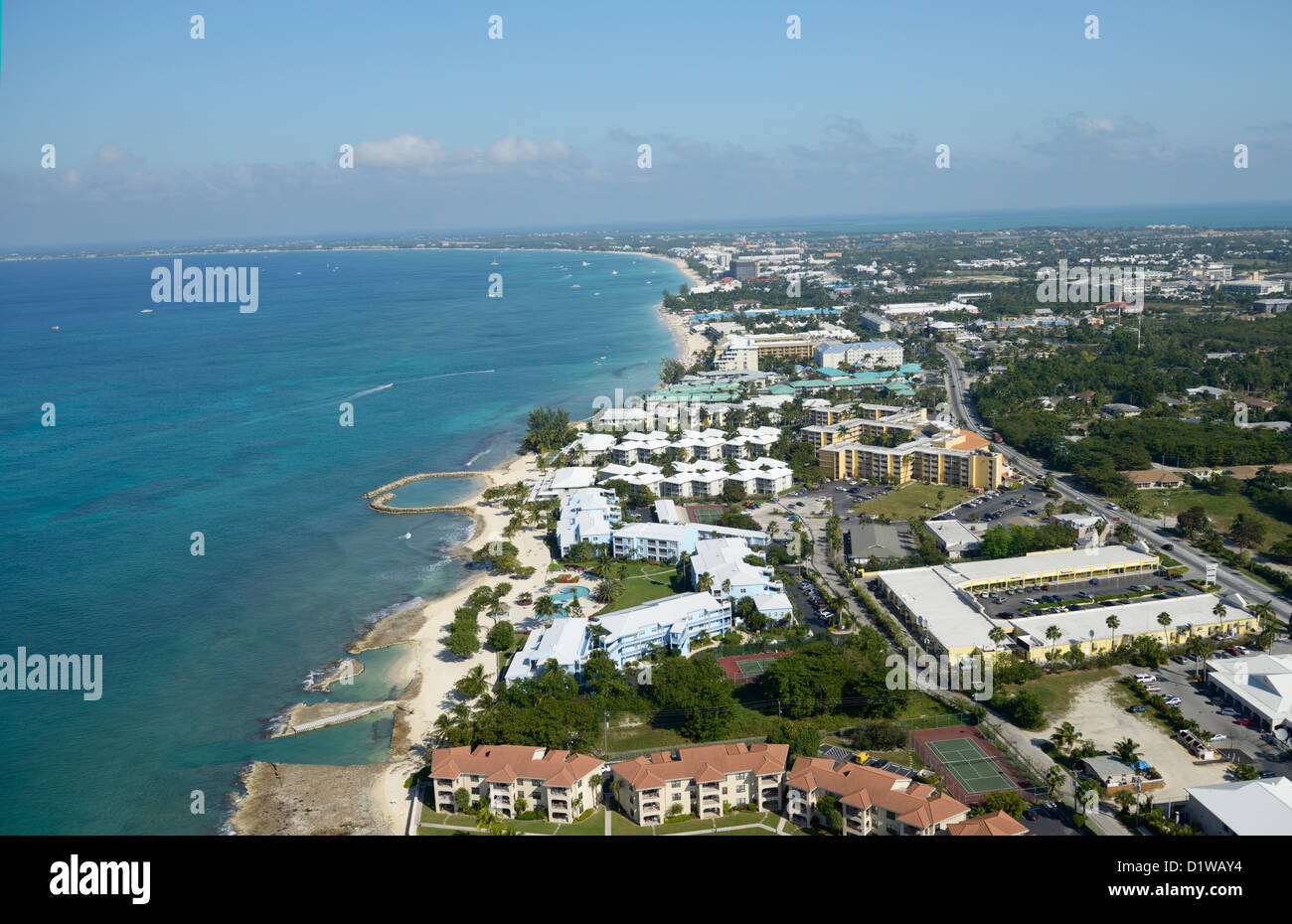 Sieben Meile Strand von Grand Cayman, Blick nach Norden, aus der Luft Stockfoto