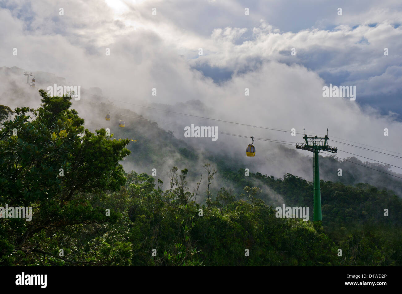 Blick vom Ba Na Hügel, Da Nang, Vietnam einschließlich Seilbahn Stockfoto