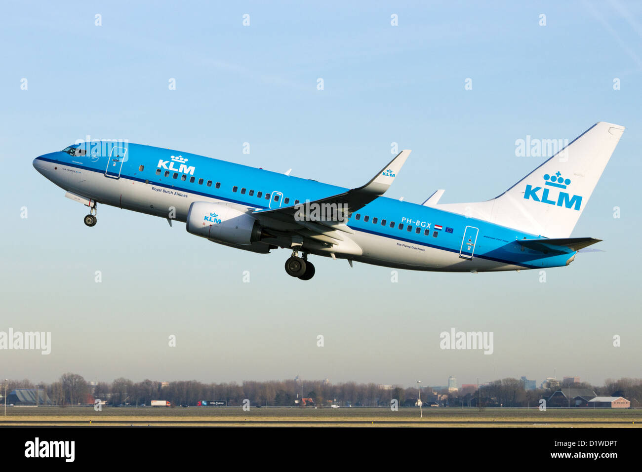 Klm Boeing 737 nehmen Sie vom Flughafen Amsterdam Schiphol Stockfoto