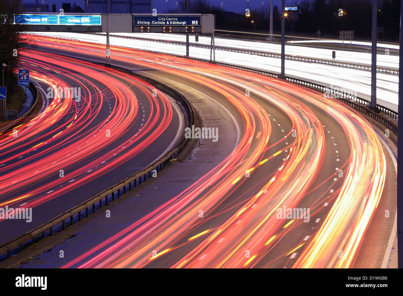 Verkehr auf der Autobahn M8 in Glasgow, Schottland, Großbritannien Stockfoto