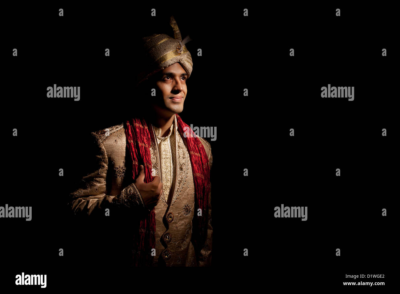 Indische Bräutigam in traditioneller Kleidung Stockfoto