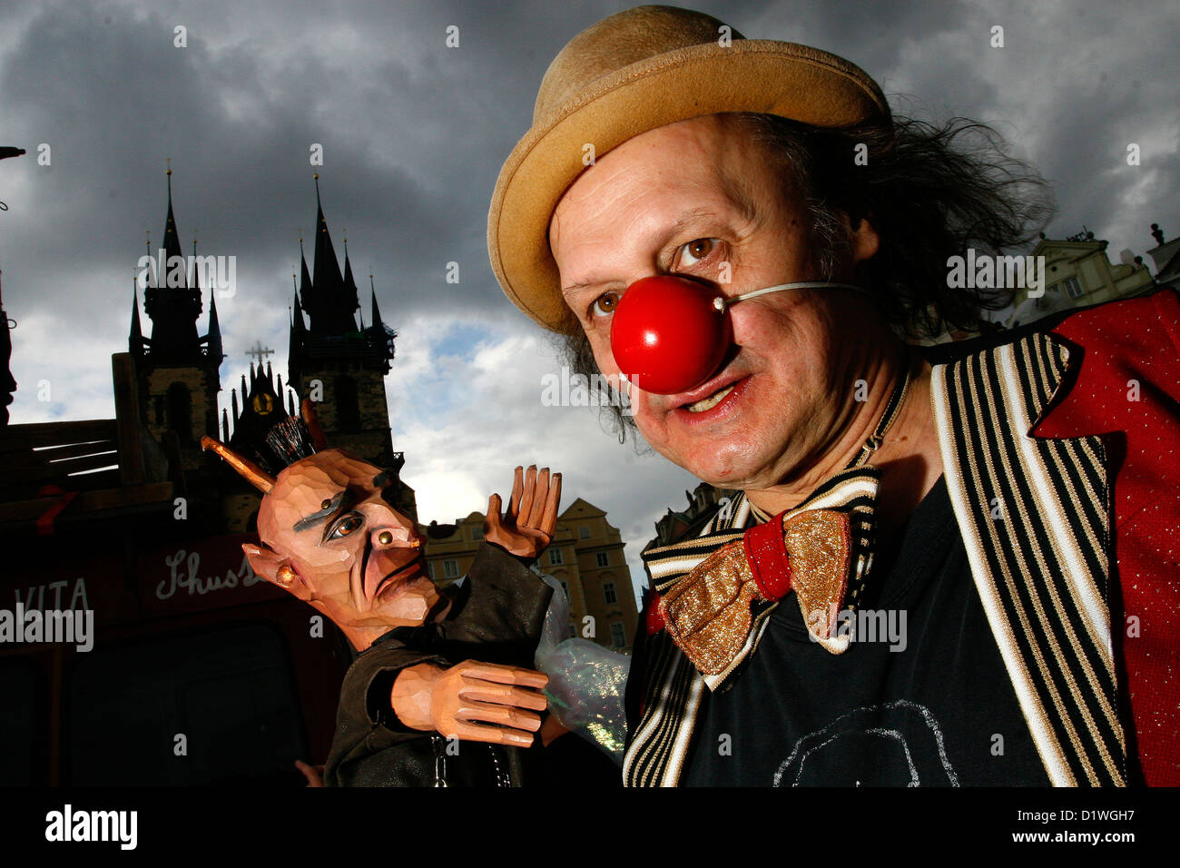 Clown und Teufel, Festival of Street Theater Prager Altstädter Ring, Tschechische Republik Stockfoto