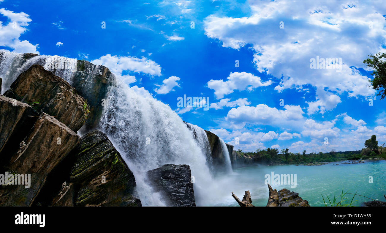 Blockwagen Sie Sap Wasserfall, Hochland. Buon Ma Thuot, Dak Lak, Vietnam Stockfoto