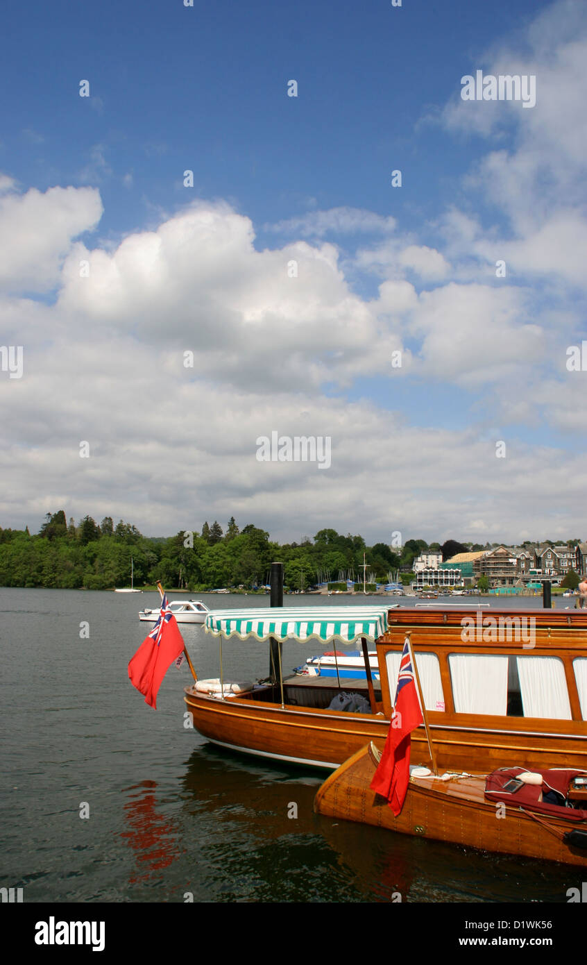 Steam starten und Red Ensign Bowness auf Windermere Cumbria England UK Stockfoto