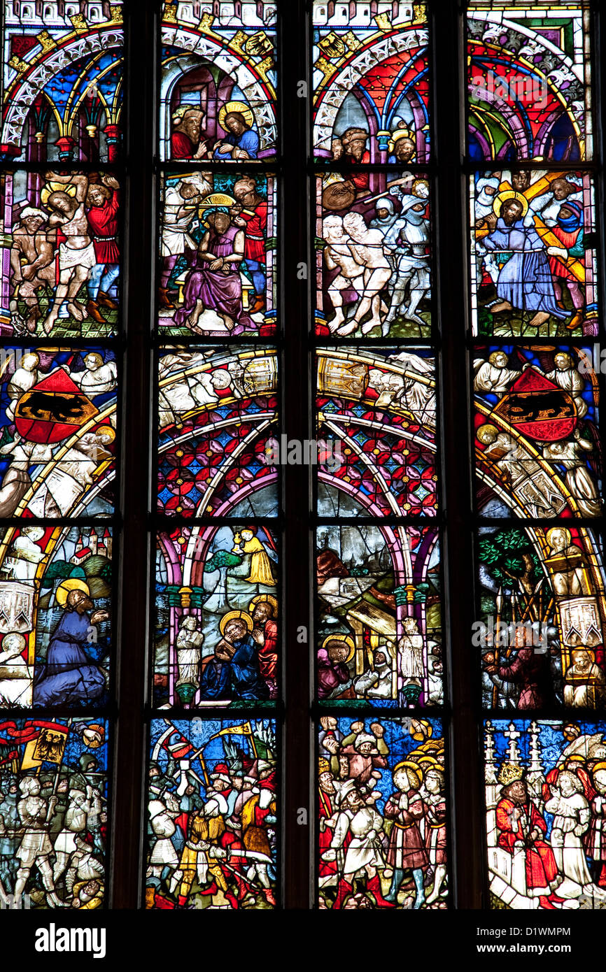 Switzerland Bern Cathedral Glass Window Stockfotos und -bilder Kaufen -  Alamy