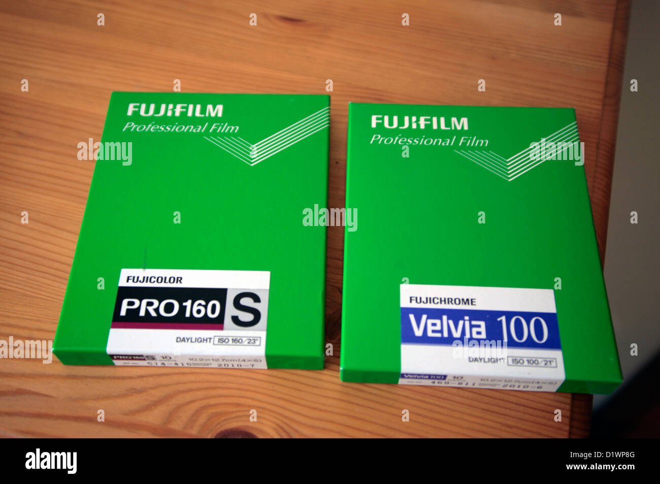 2 Boxen von Fuji Großformat-Film. Stockfoto