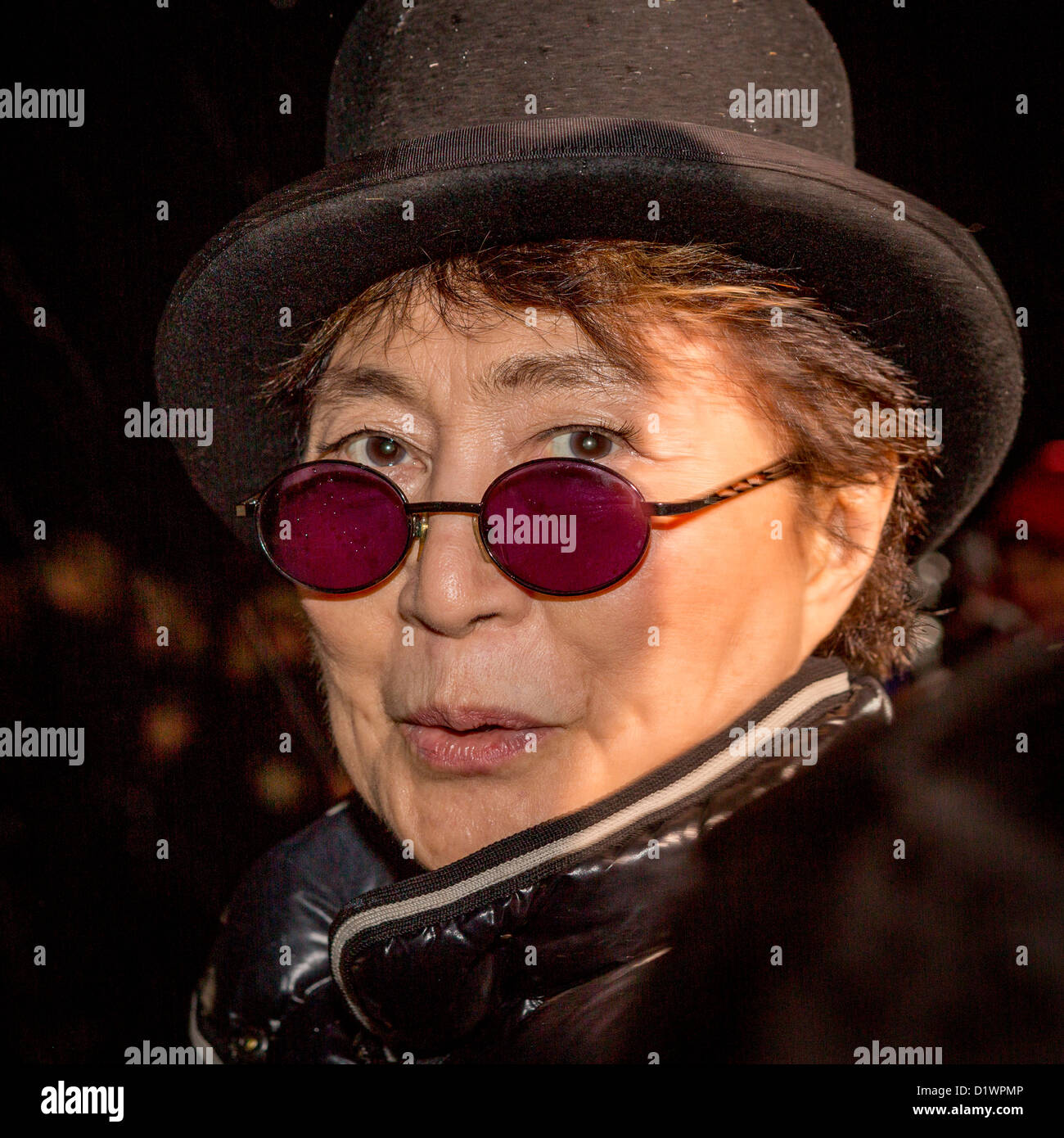 Porträt von Yoko Ono auf dem vorstellen der Peace Tower, Videy Island, Reykjavik, Island Stockfoto