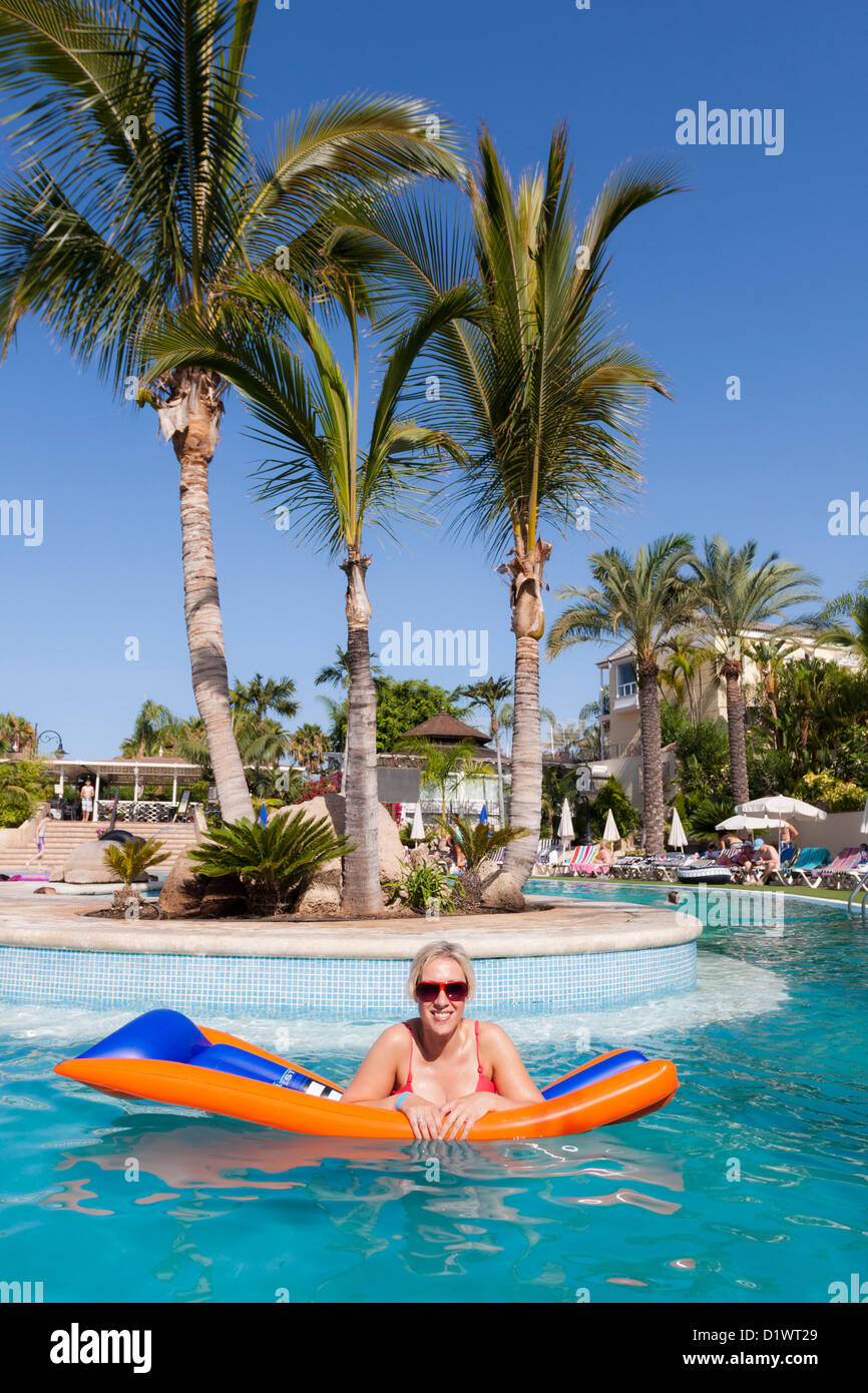 Bev Lyons Journalist mit dem Scottish Daily Record in Teneriffa, Kanarische Inseln, Spanien. Stockfoto