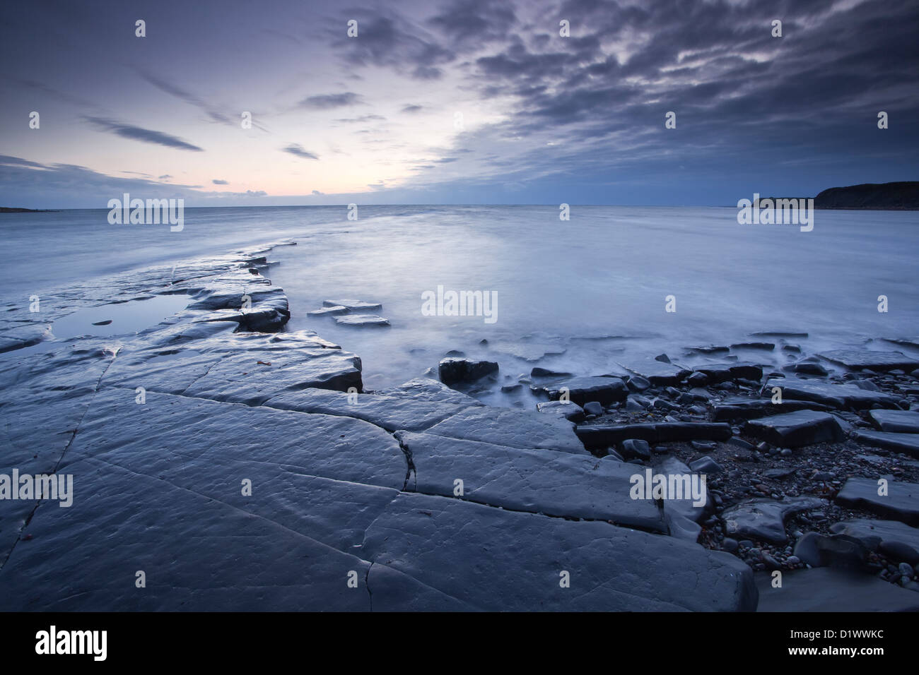 Kimmeridge Bay auf die Jura-Küste von Dorset. Das Gebiet ist bekannt für Fossilien und wurde von der UNESCO geschützt. Stockfoto