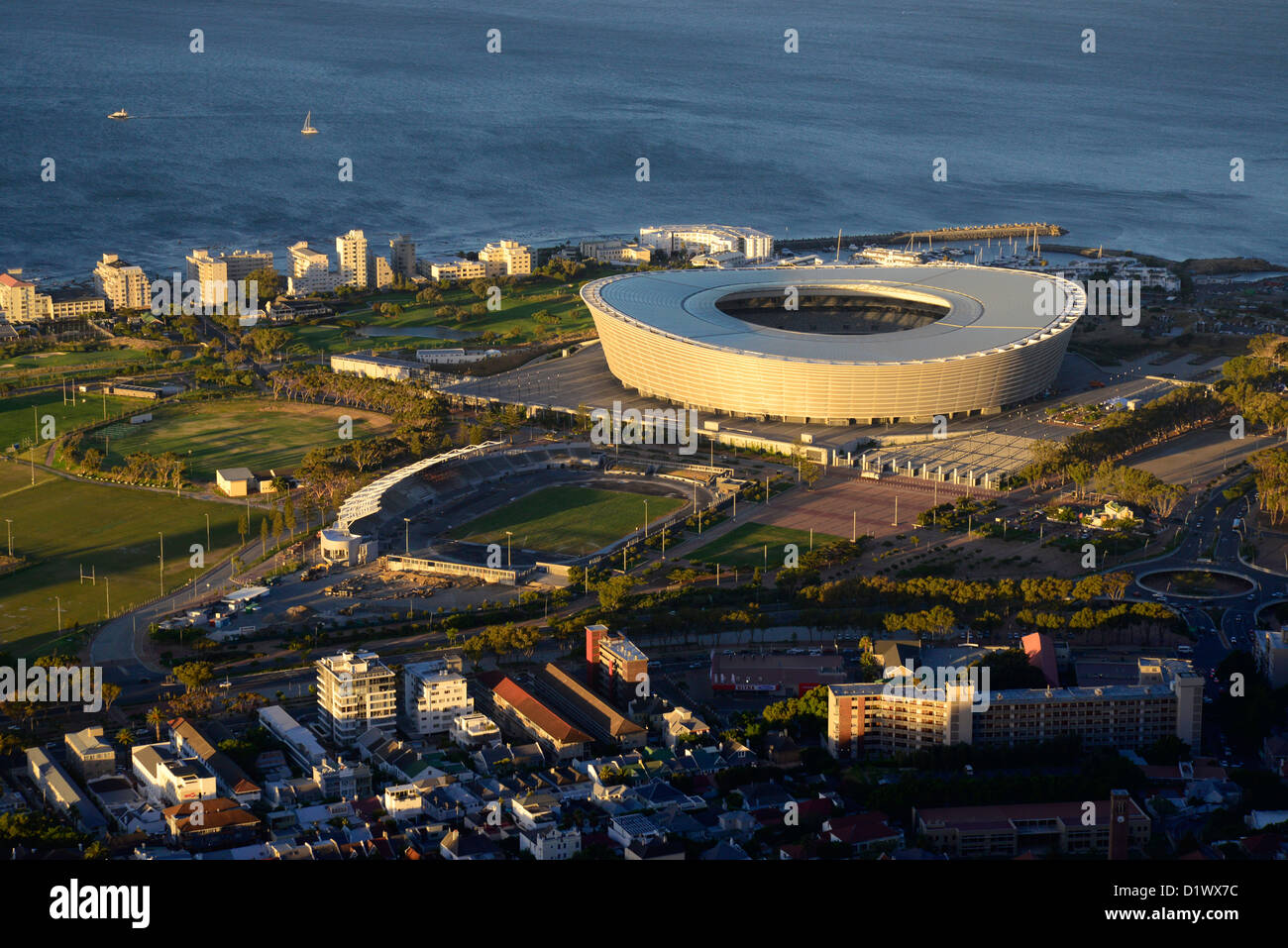 Luftaufnahme des Greenpoint World Cup Soccer Stadion Signal Hill entnommen. Stockfoto