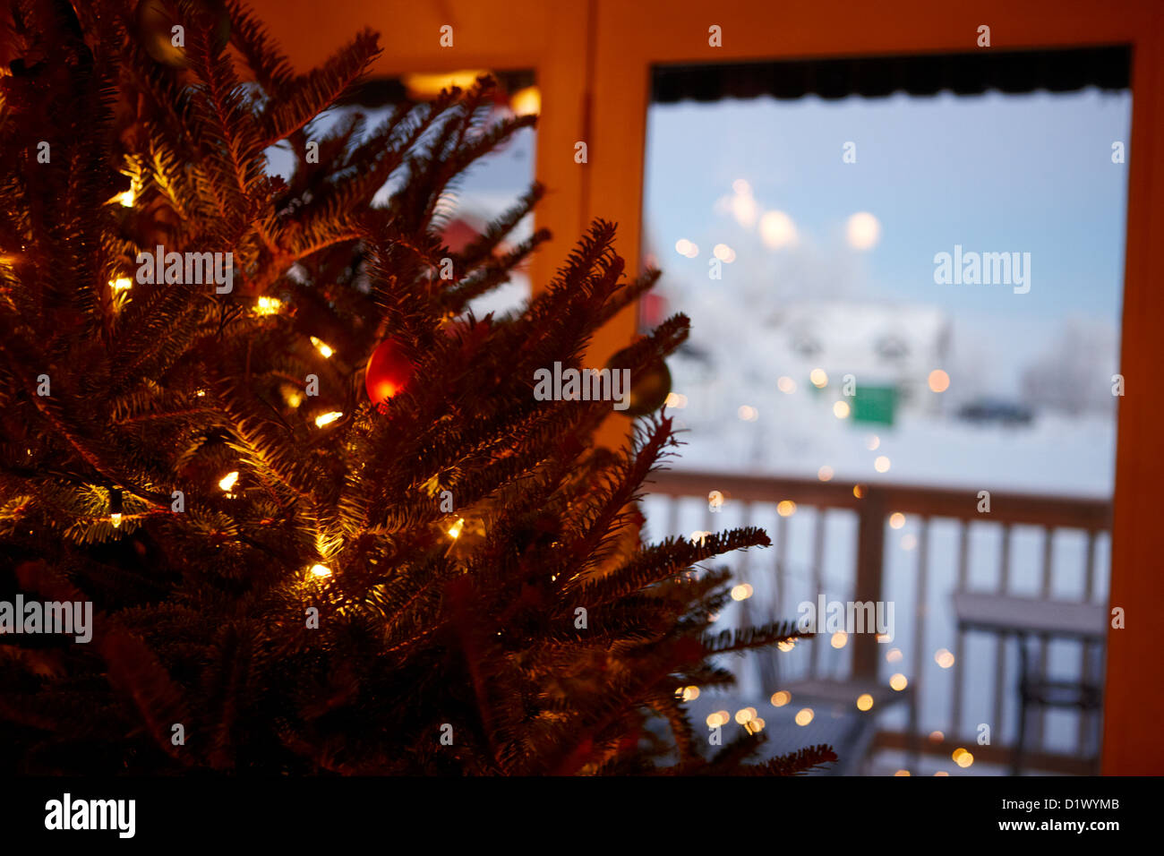 Schnee Dekorierte Fenster Stockfotos und -bilder Kaufen - Alamy