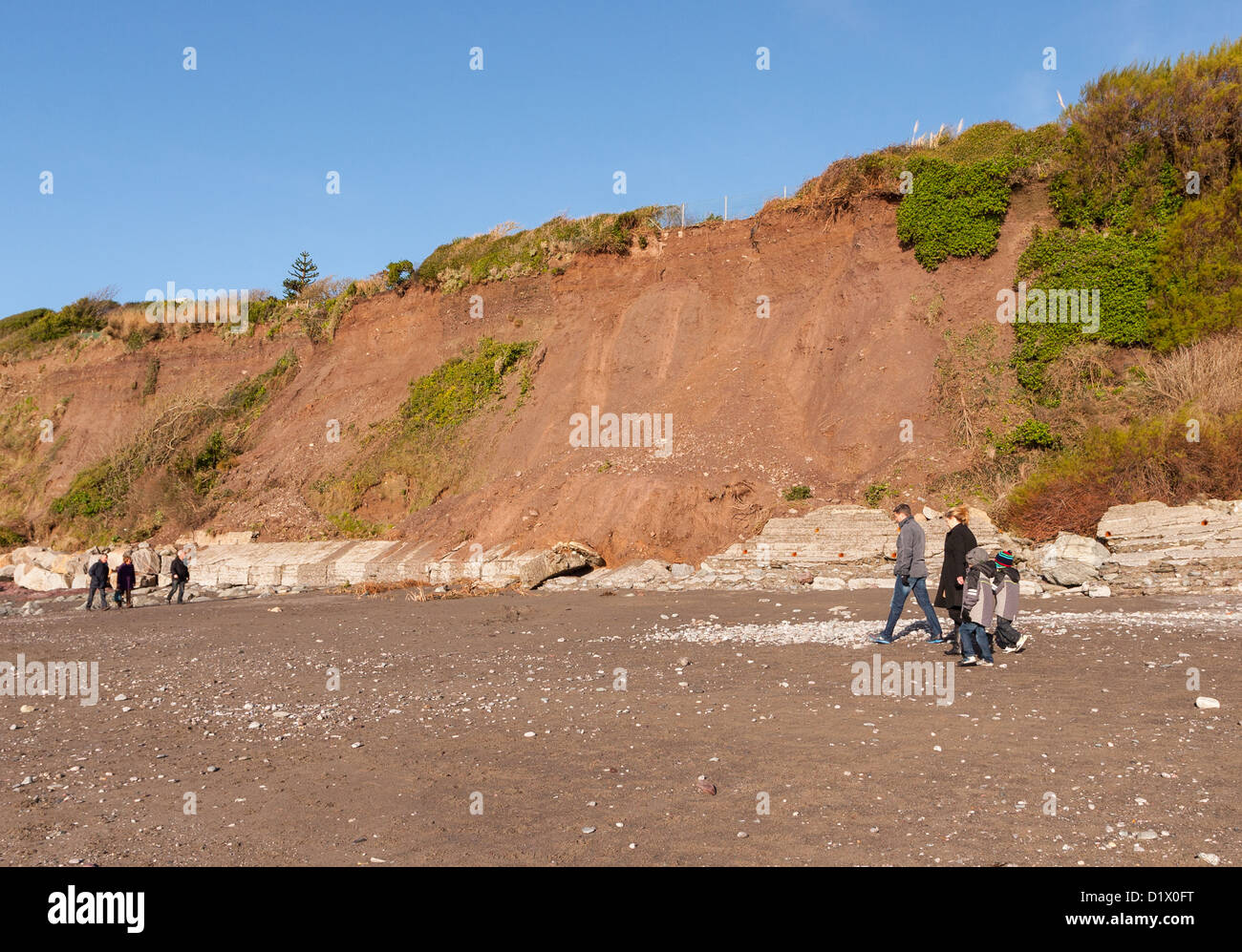 Erdrutsch im Seaton Beach in South East Cornwall, Großbritannien im Winter Stockfoto