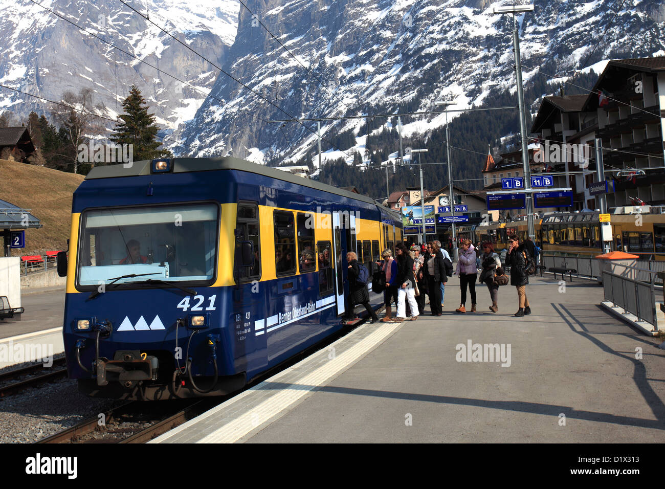 Schweizer Züge im Bahnhof Grindelwald ski Resort, Schweizer Alpen Jungfrau-Aletsch; Berner Oberland; Schweiz; Europa Stockfoto
