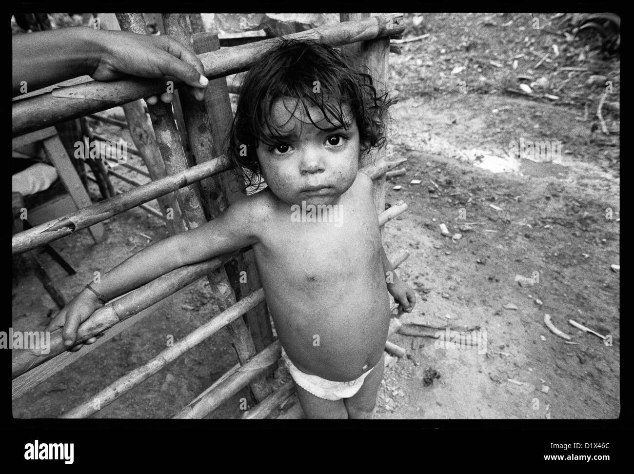Ein Kind in Santiago de Chile, eine kleine und Arme Dorf mitten in Kakao-Plantagen. Stockfoto