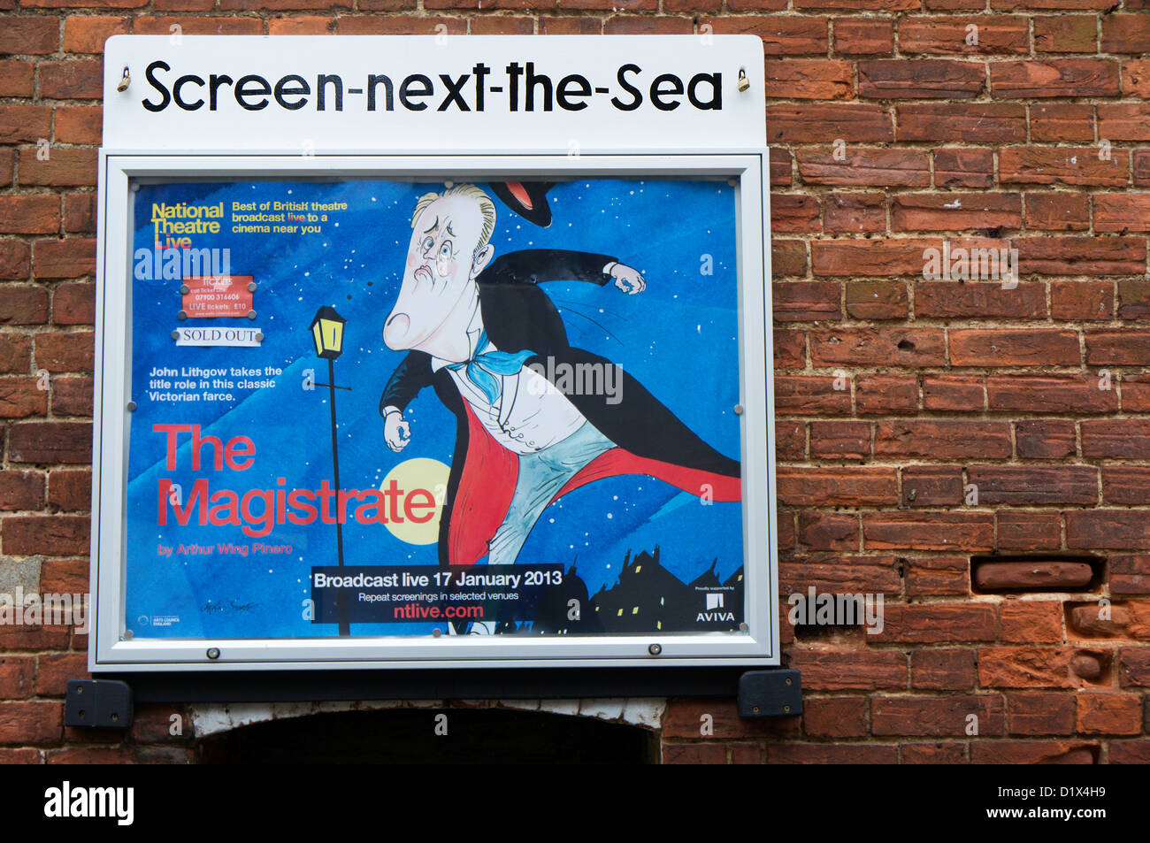 Ein Plakat für das live-Screening eines nationalen Theaters spielen im Bildschirm-Next-the-Sea Kino in Wells-Next-the-Sea Stockfoto