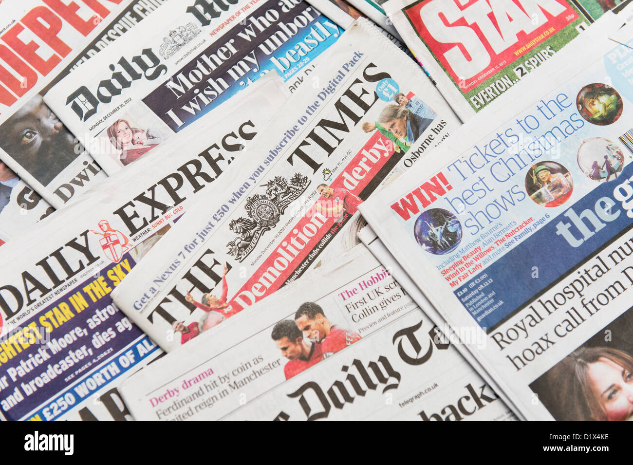 Die Titelseiten und Mastertitel der nationalen Tageszeitungen UK britisches Englisch Stockfoto