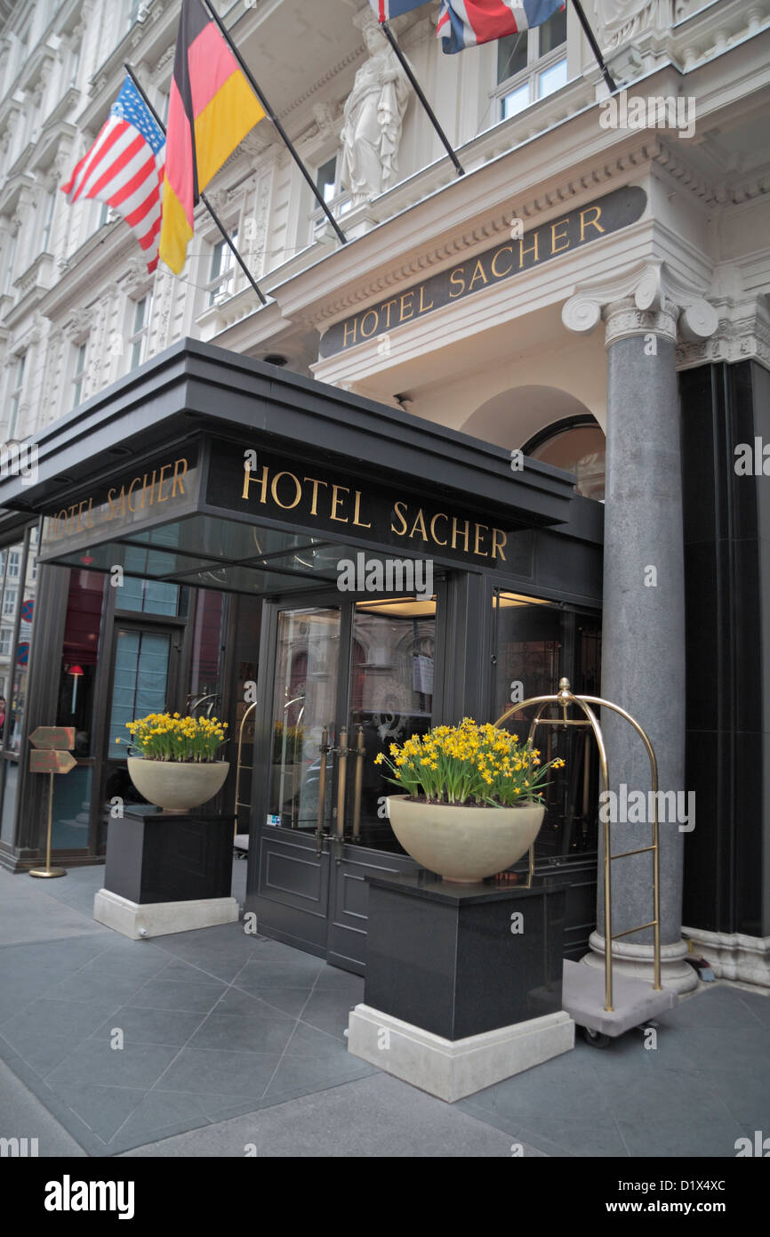 Hotel Sacher Wien Frühstücksbuffet Preis Haupteingang zum Hotel Sacher in Wien, Österreich Stockfotografie - Alamy