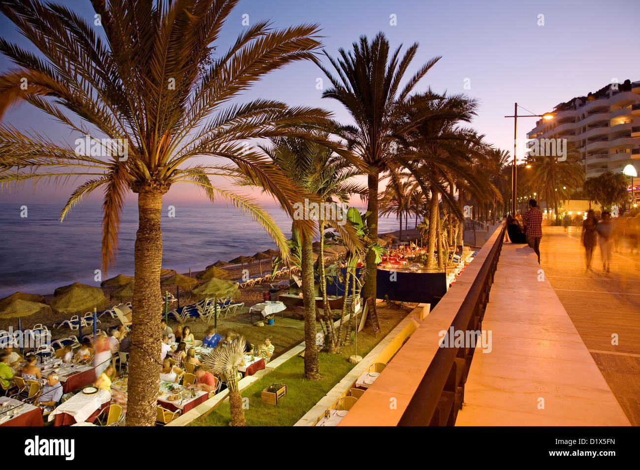 Promenade am Abenddämmerung Marbella Malaga Andalusien Spanien Stockfoto