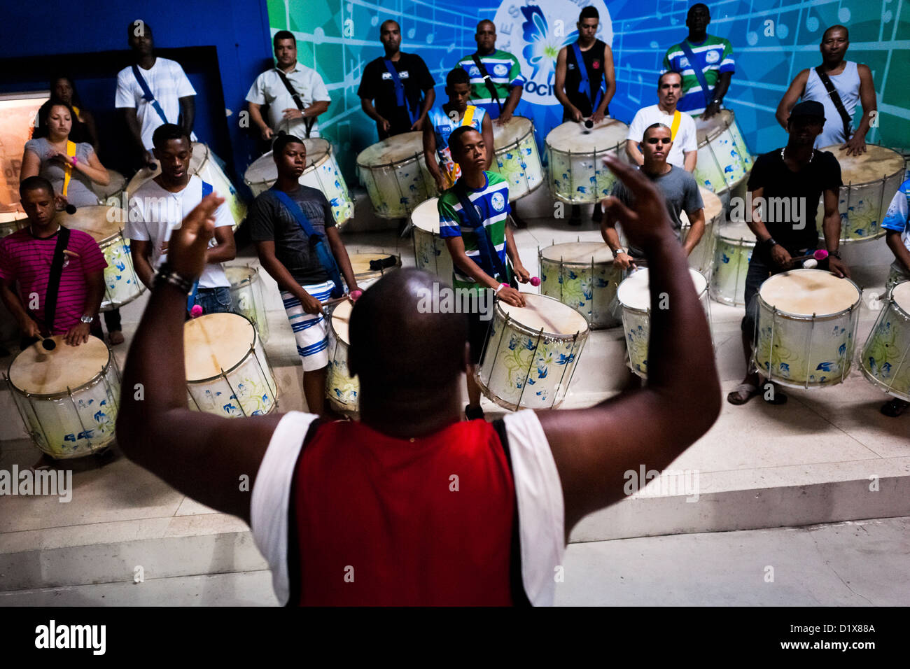 Samba In Rio De Janeiro Fotos Und Bildmaterial In Hoher Aufl sung Alamy samba-in-rio-de-janeiro-fotos-und-bildmaterial-in-hoher-aufl-sung-alamy